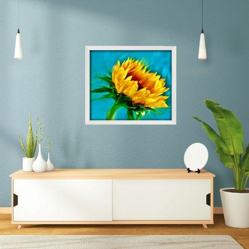 Wavy yellow petals